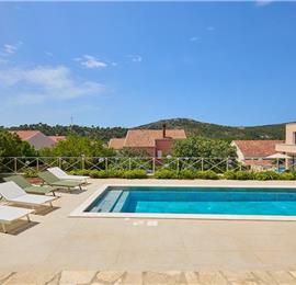 4 Bedroom villa with pool in Mlini, Sleeps 8